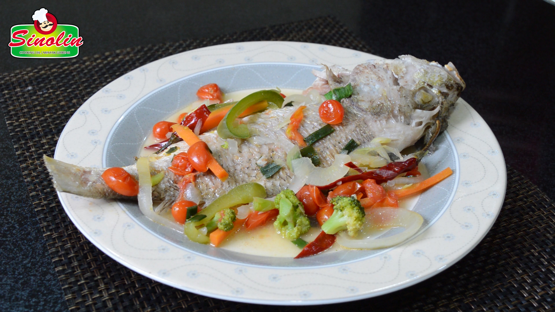 Ikan dengan Tomat & Sayuran oleh Dapur Sinolin
