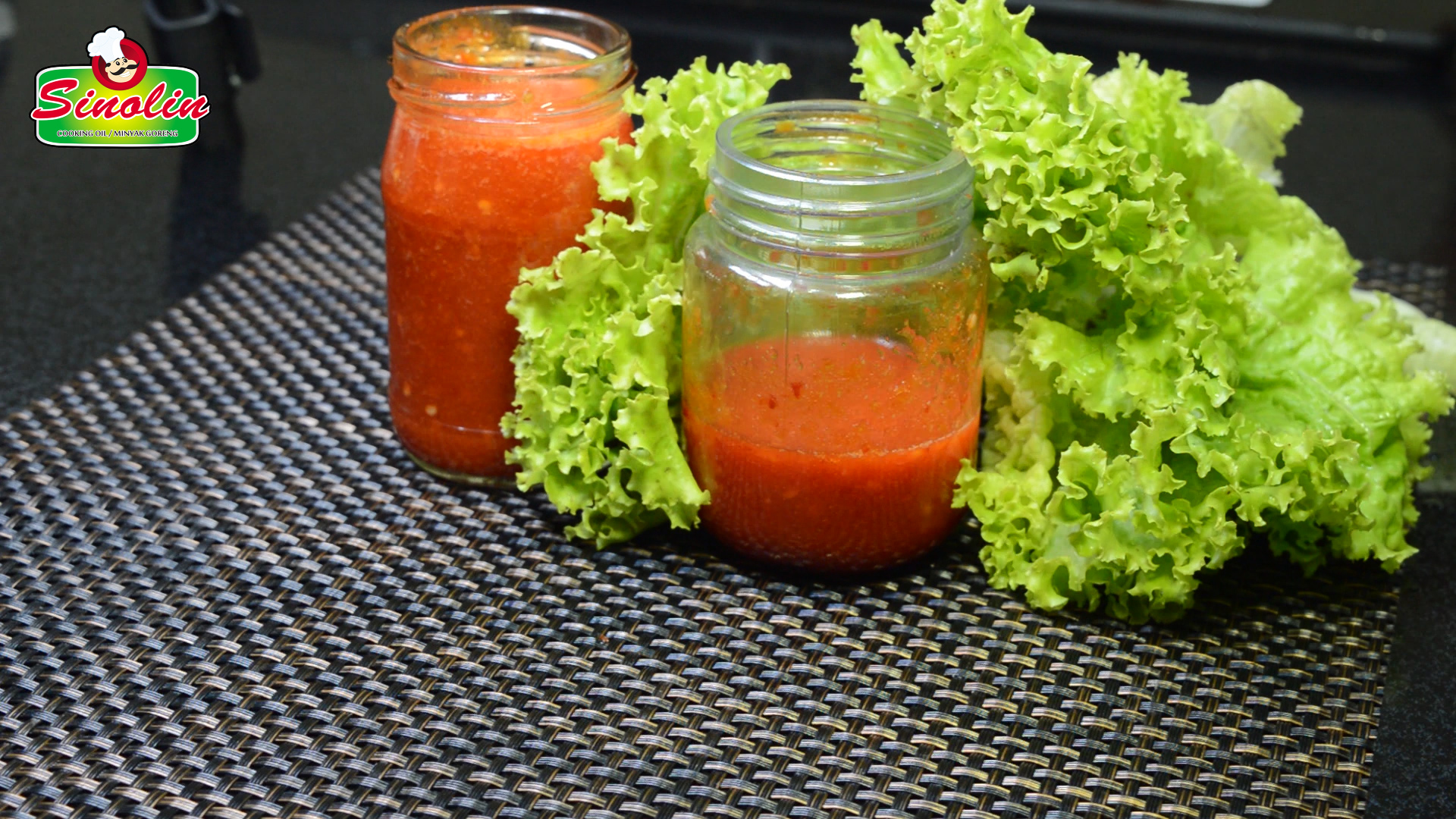 Saus Panas Sriracha Rumahan dengan Paprika Fermentasi Oleh Dapur Sinolin
